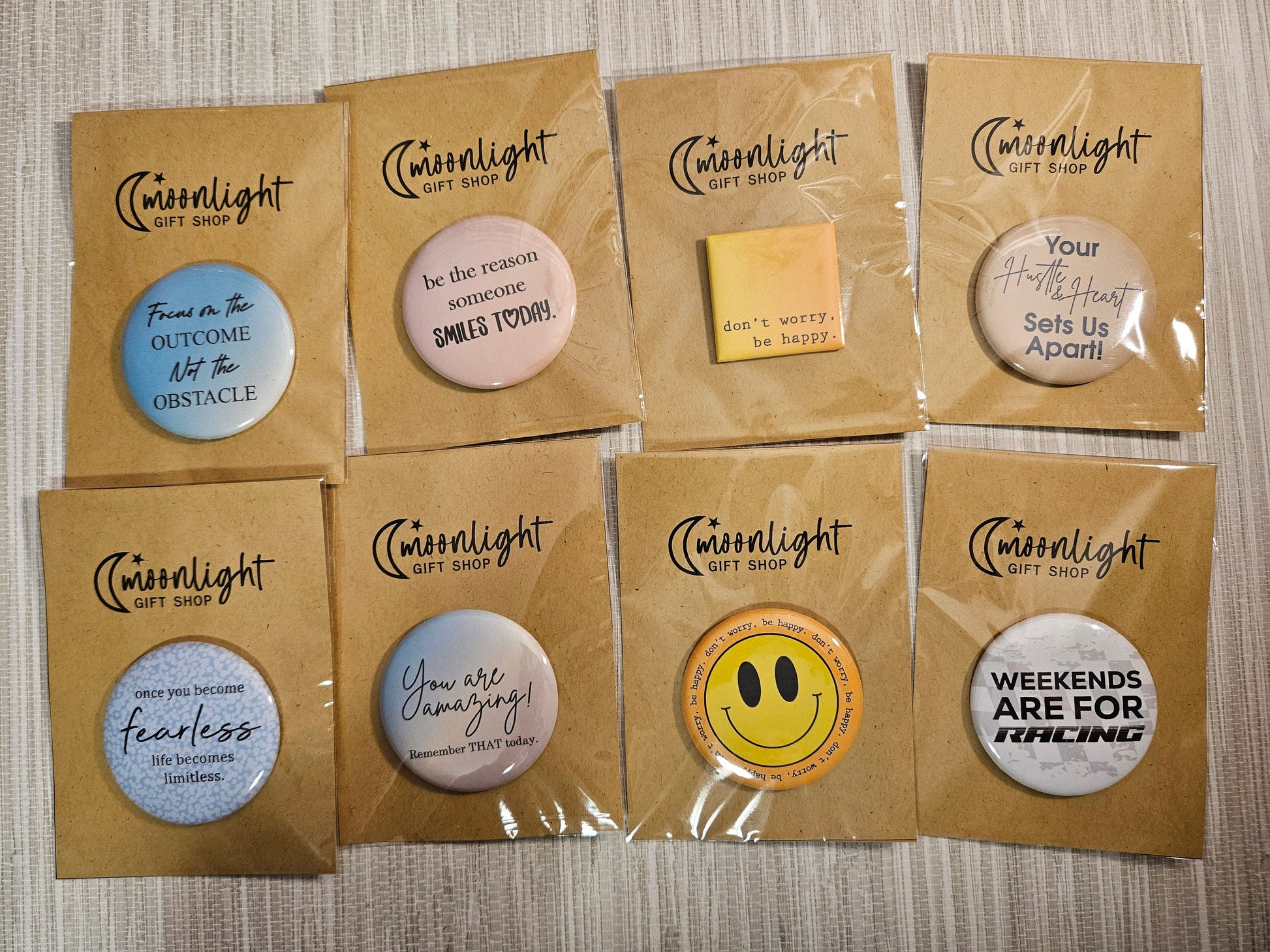 SMILEY don't worry, be happy. pin 2.25"